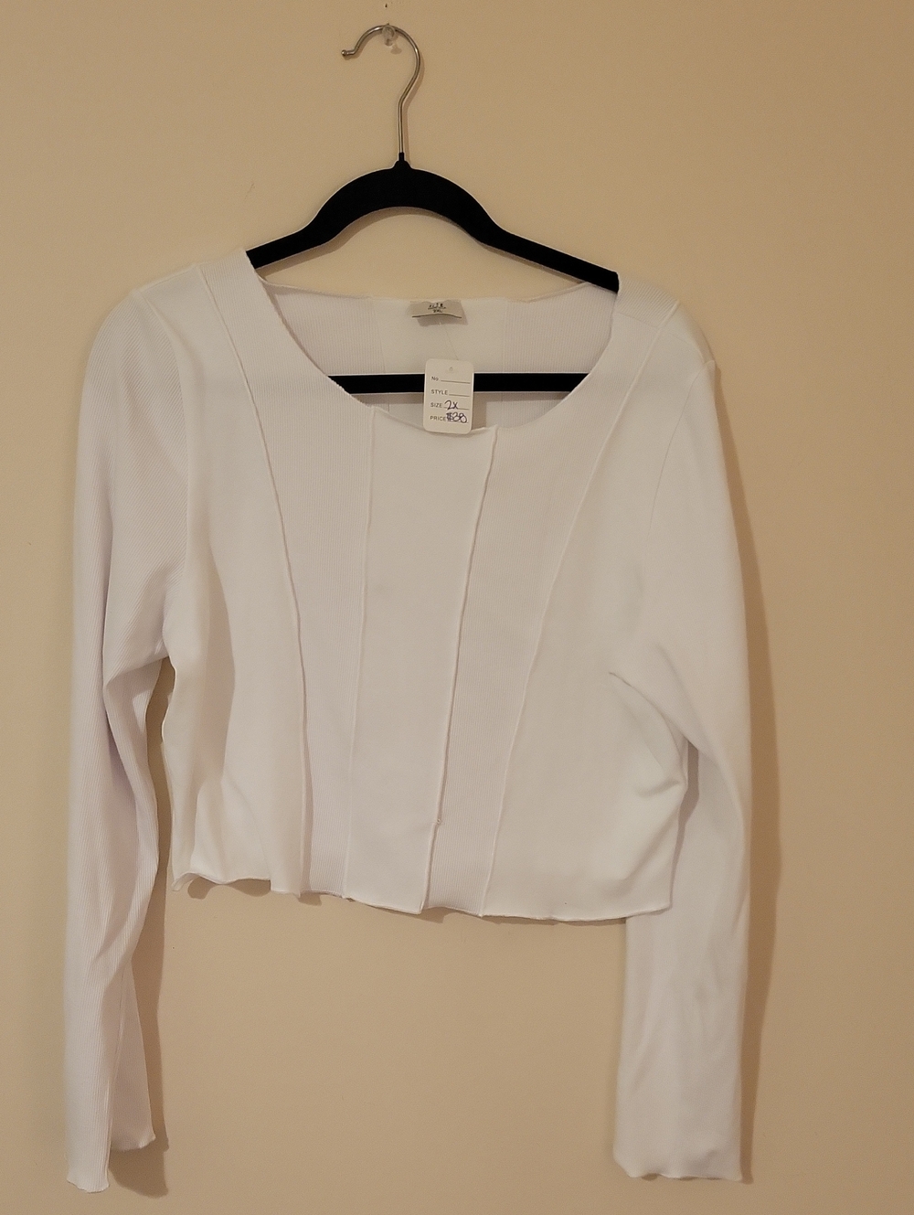 60G Nlt White Women's Long-Sleeve Scoop Neck Top